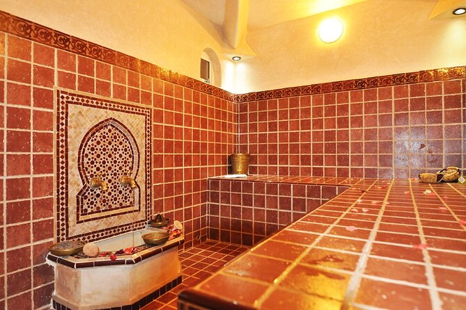 hammam traditionnel marocain intérieur
