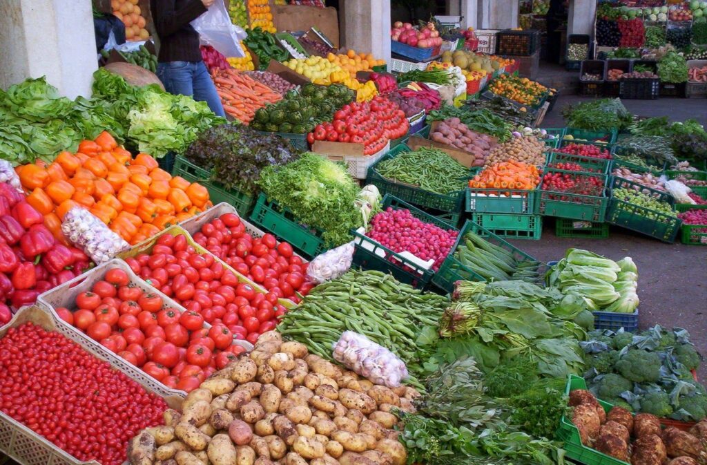 Marché de fruits et légumes au Maroc pour les préparatifs du Ramadan