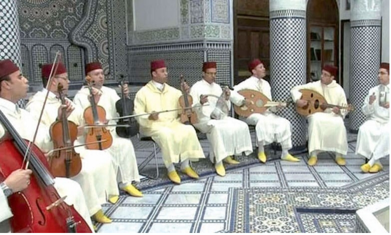 Orchestre de musique andalouse marocaine lors d’un concert traditionnel
