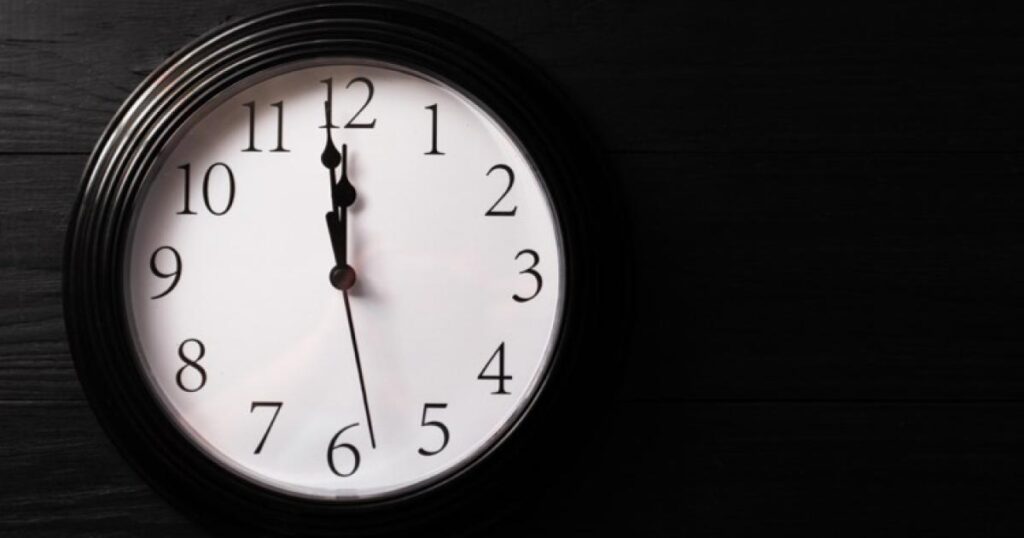 Horloge indiquant l’approche de l’heure du ftour pendant le Ramadan