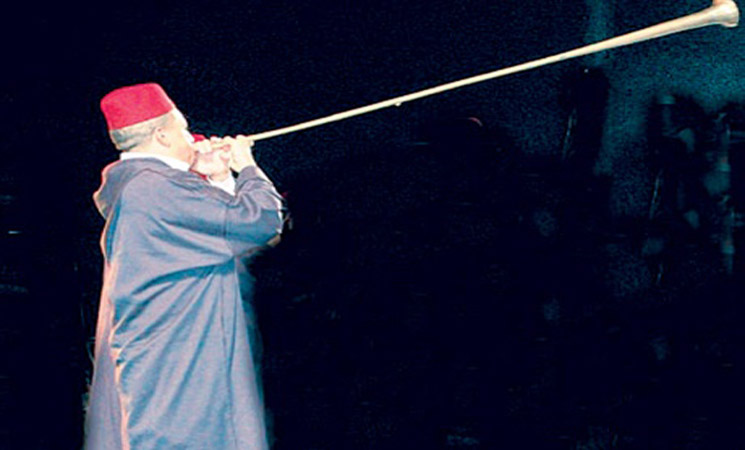 Le Nafar marocain réveille les habitants pour le shour pendant le Ramadan